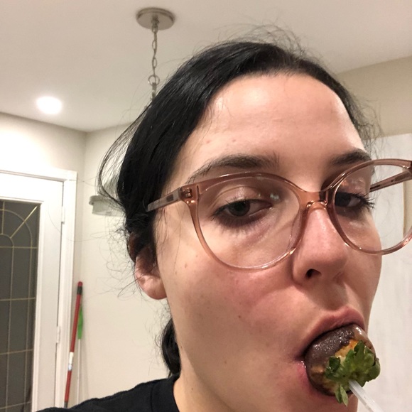 Meet your Posher, Sabrina - Picture 1 of 1